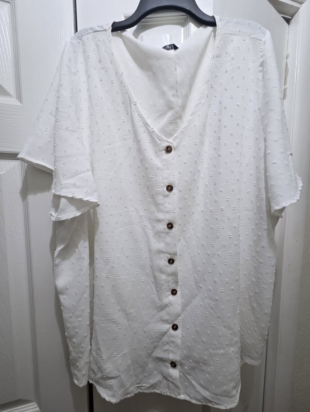 BloomChic White Short-Sleeve Size 26